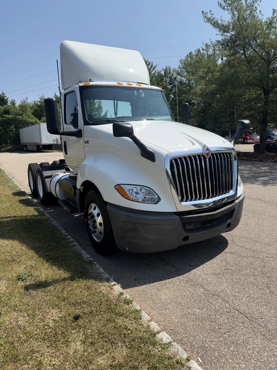 2019 International LT in Linden, NJ — photo 6
