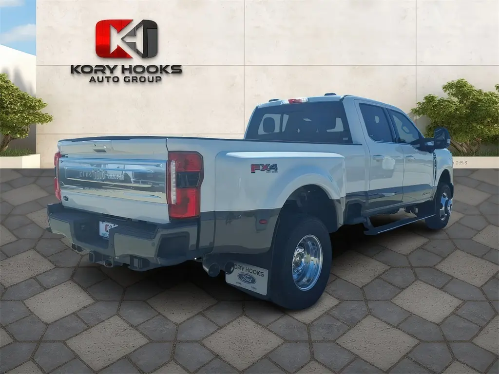 2026 Ford F-350 King Ranch photo 3