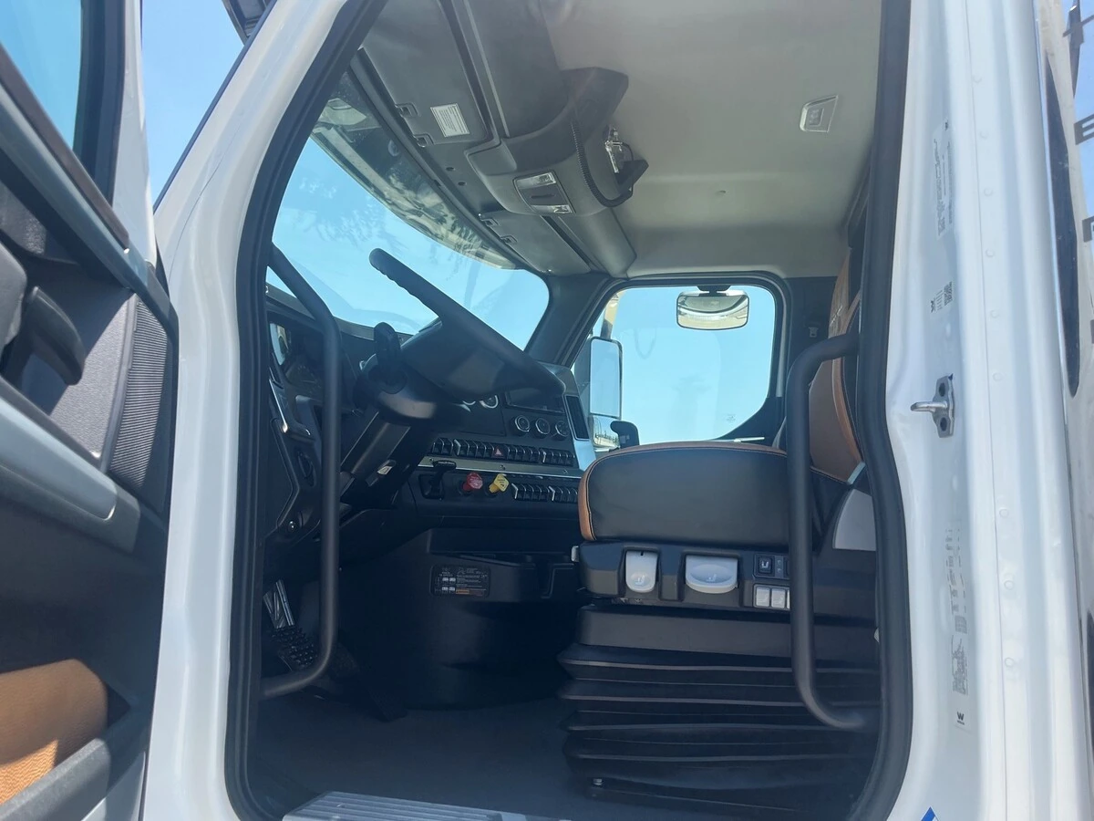 2027 Western Star 49X — photo 8