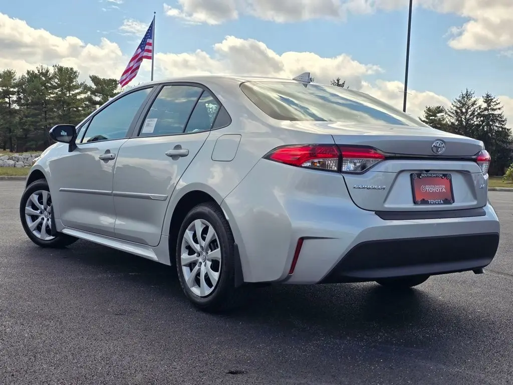 2025 Toyota Corolla LE photo 10