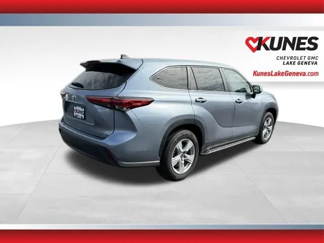 2023 Toyota Highlander L photo 3