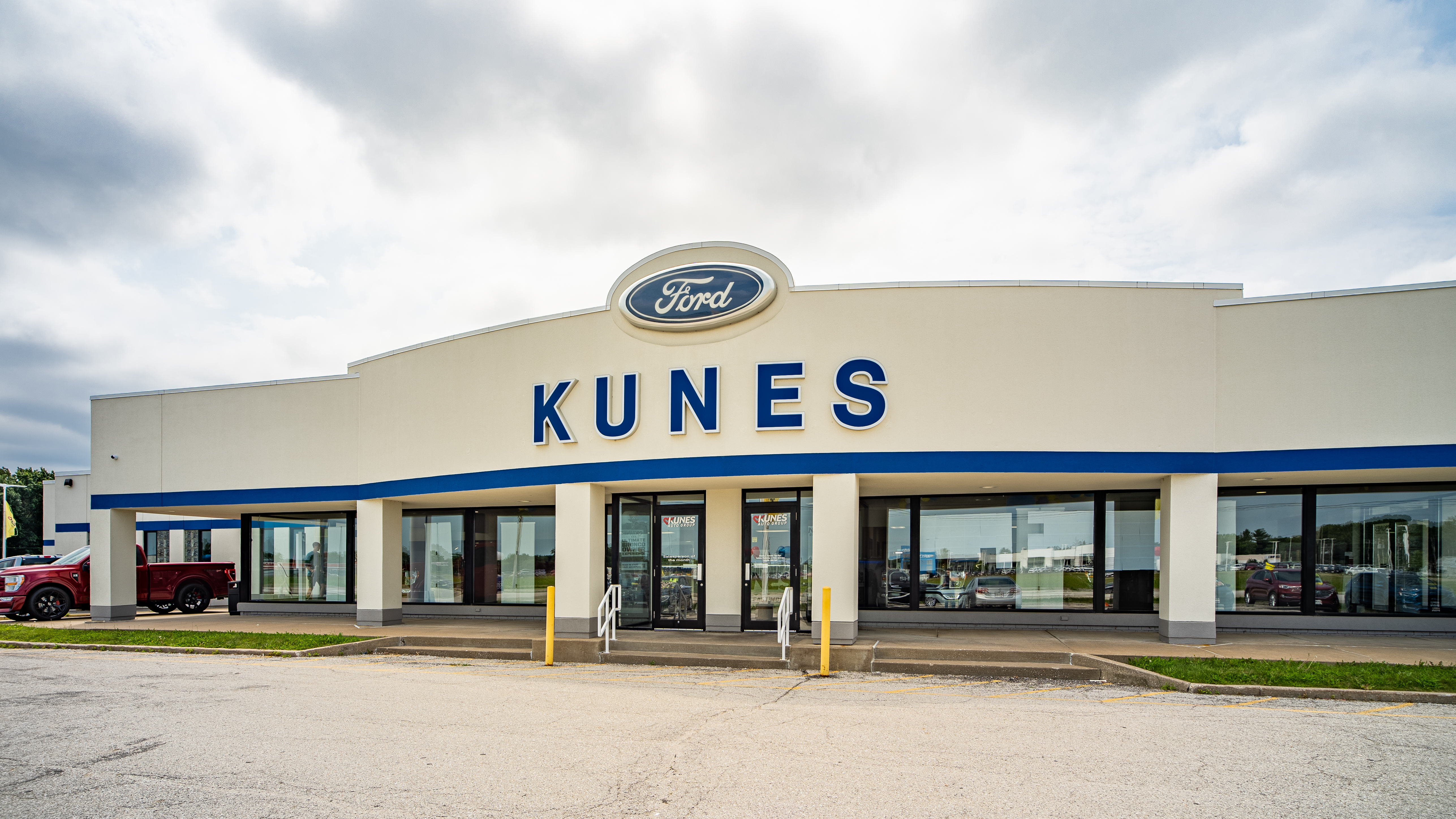 Kunes Ford of East Moline Dealership Image