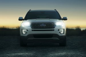 2017 Ford Explorer front exterior grille and headlights_o