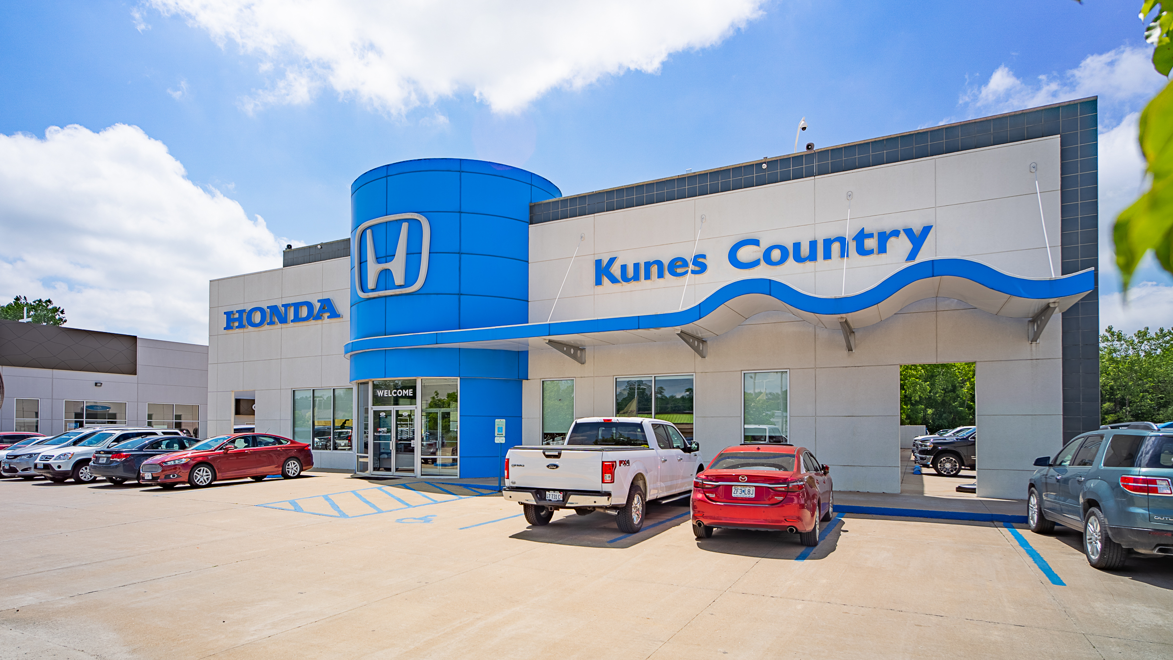 Kunes Honda of Quincy, Illinois storefront