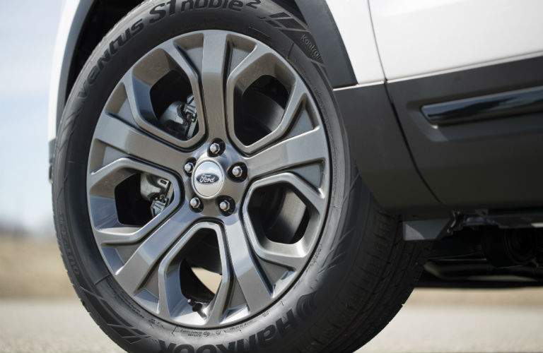 2018 Ford Explorer exterior wheel and tire