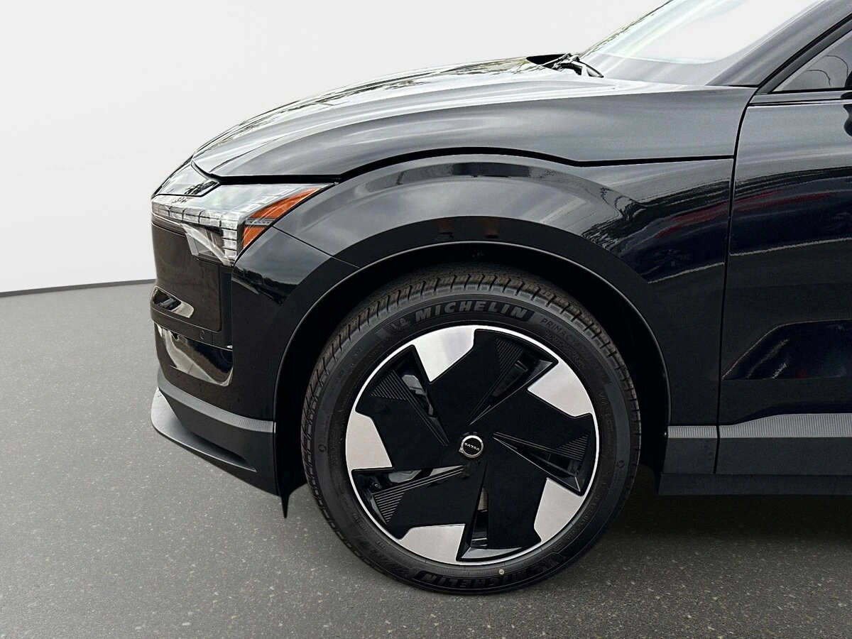 2026 Volvo - image 9