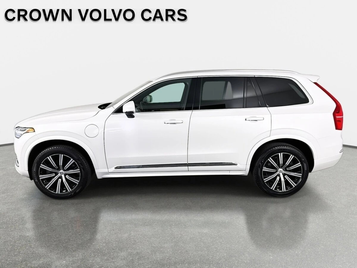 2022 Volvo - image 8