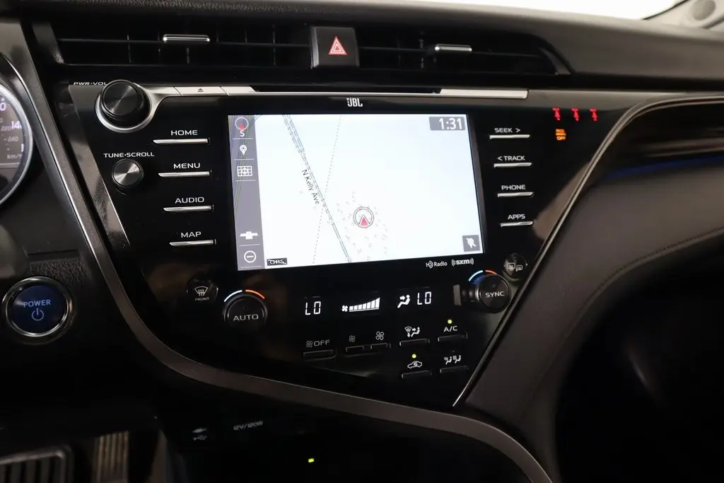 2019 Toyota Camry Hybrid LE photo 7