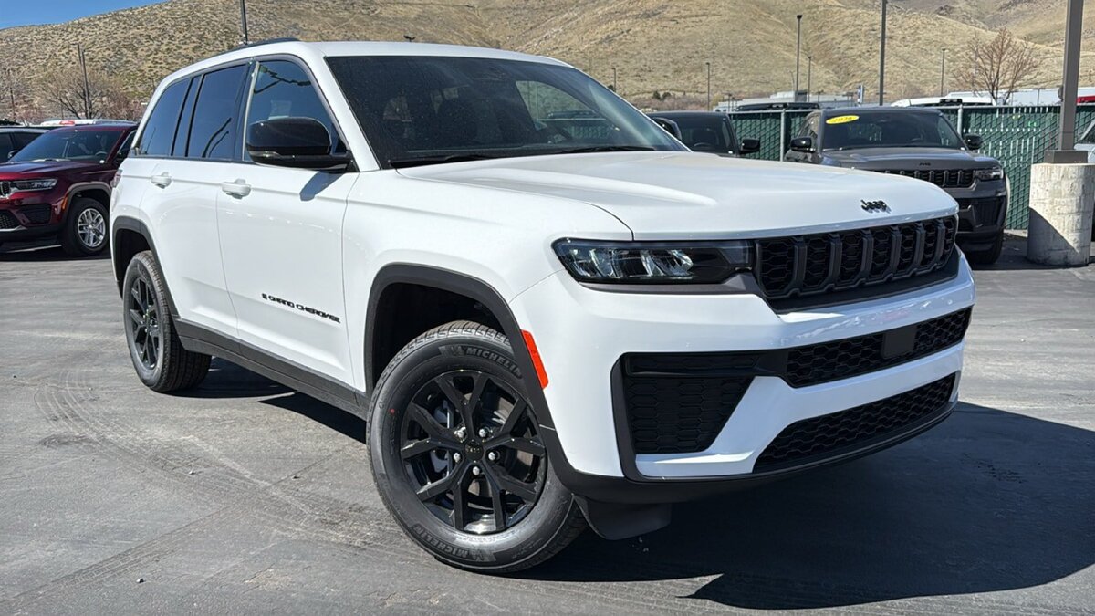 2026 Jeep Grand Cherokee Laredo Altitude 4x4