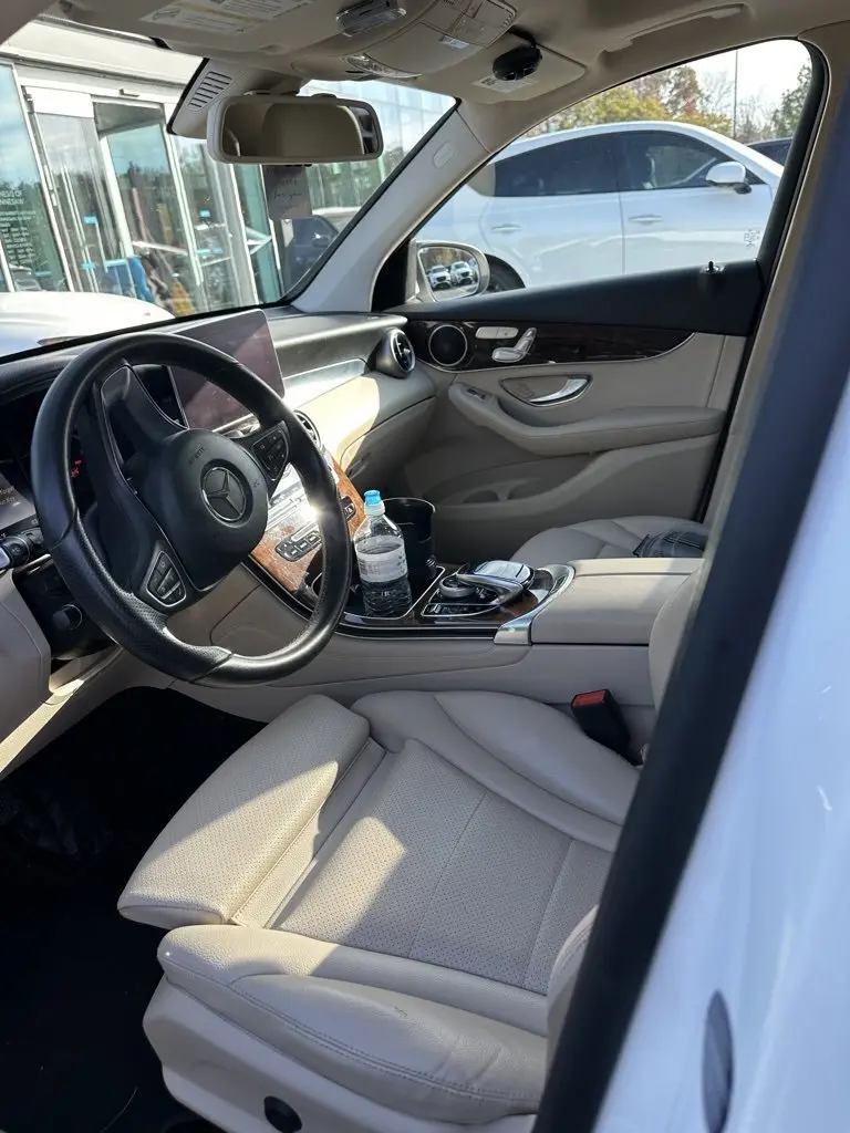 2018 Mercedes Benz GLC 300 photo 4