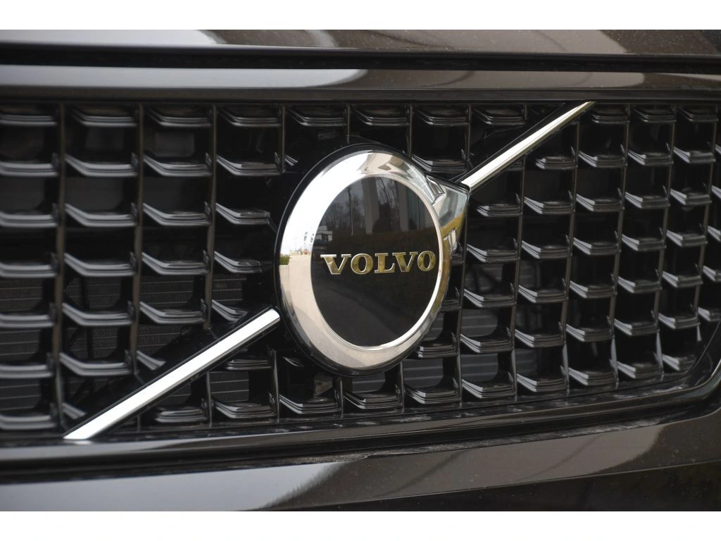 2026 Volvo - image 10