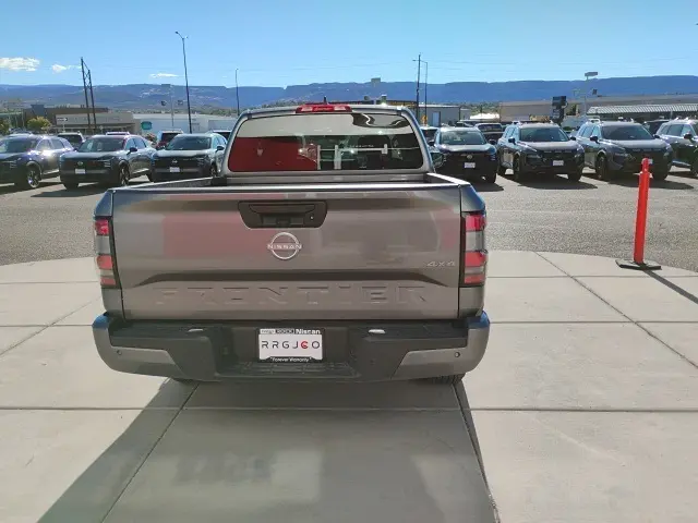 2025 Nissan Frontier SV photo 3