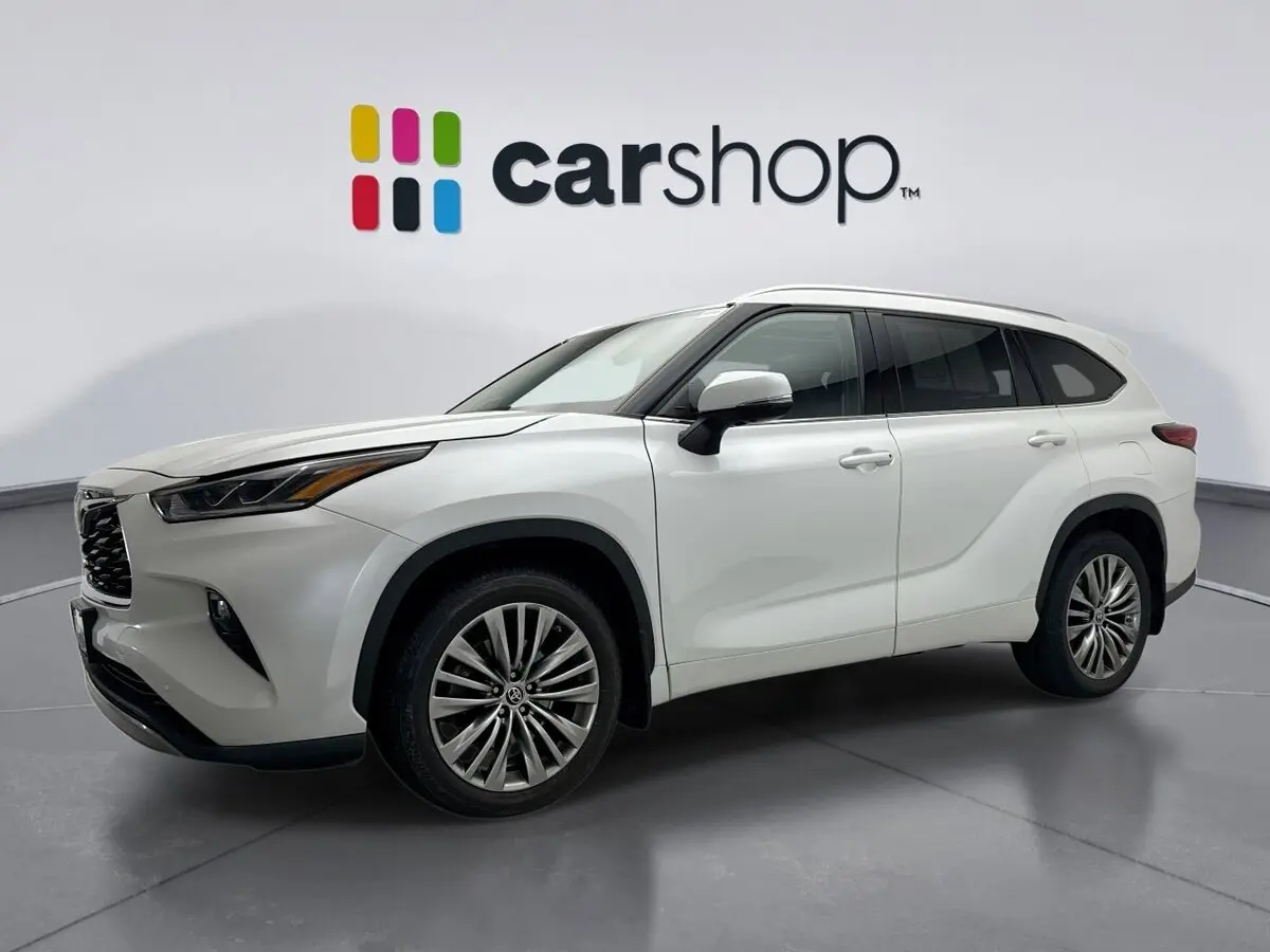 2022 Toyota Highlander Platinum's photo