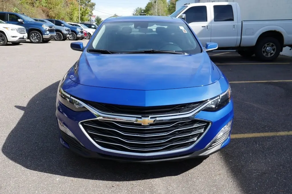 2023 Chevrolet Malibu 1LT photo 3
