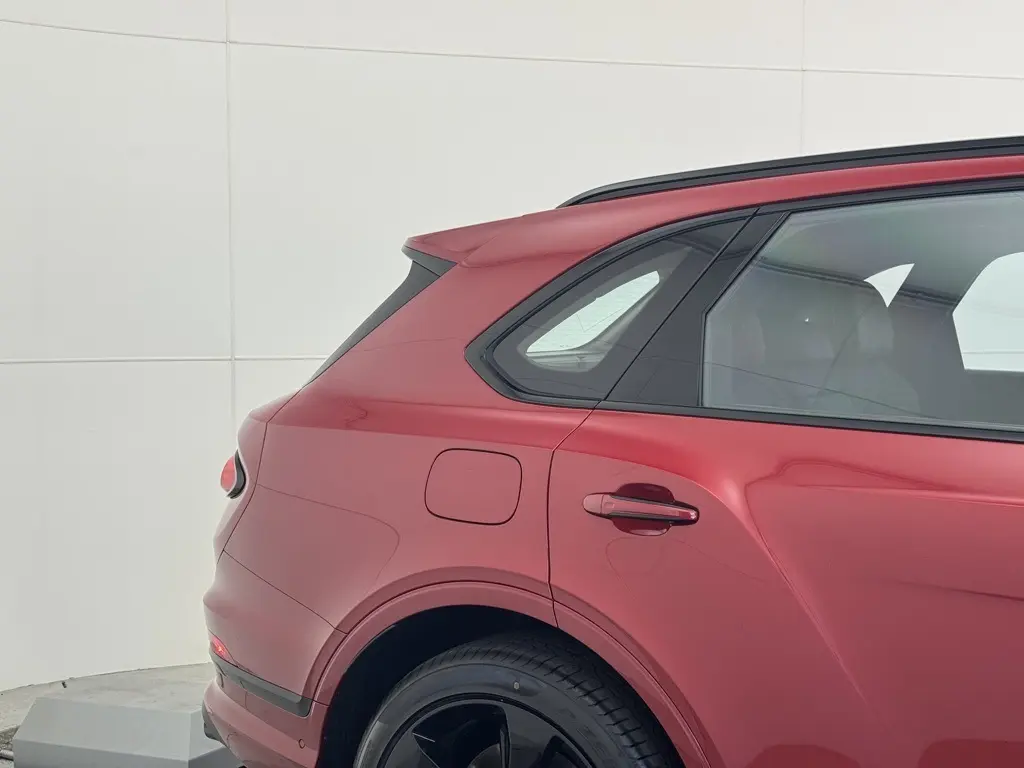 2025 Bentley Bentayga Azure photo 33