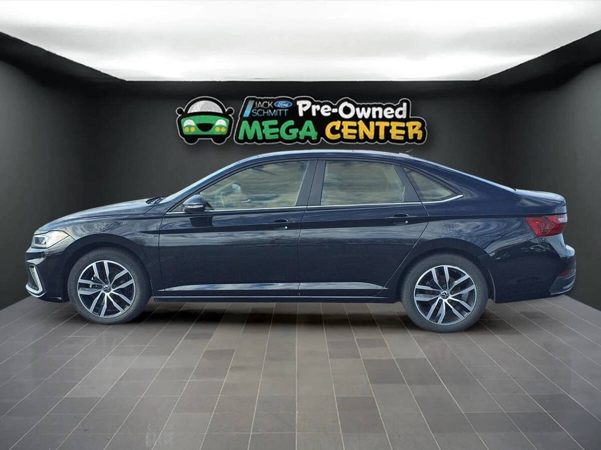 Used 2025 Volkswagen Jetta SE with VIN 3VW7X7BU2SM013798 for sale in Collinsville, IL