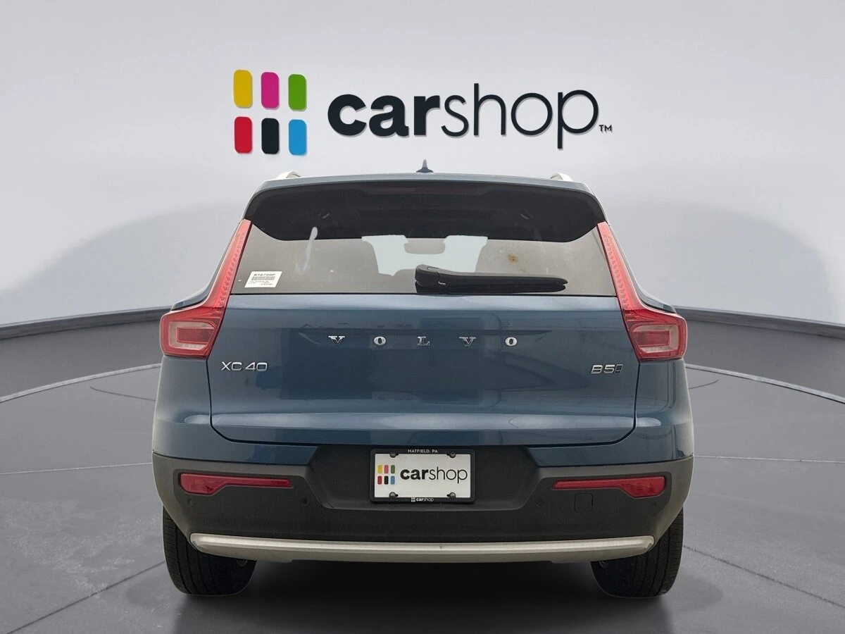 2025 Volvo - image 4