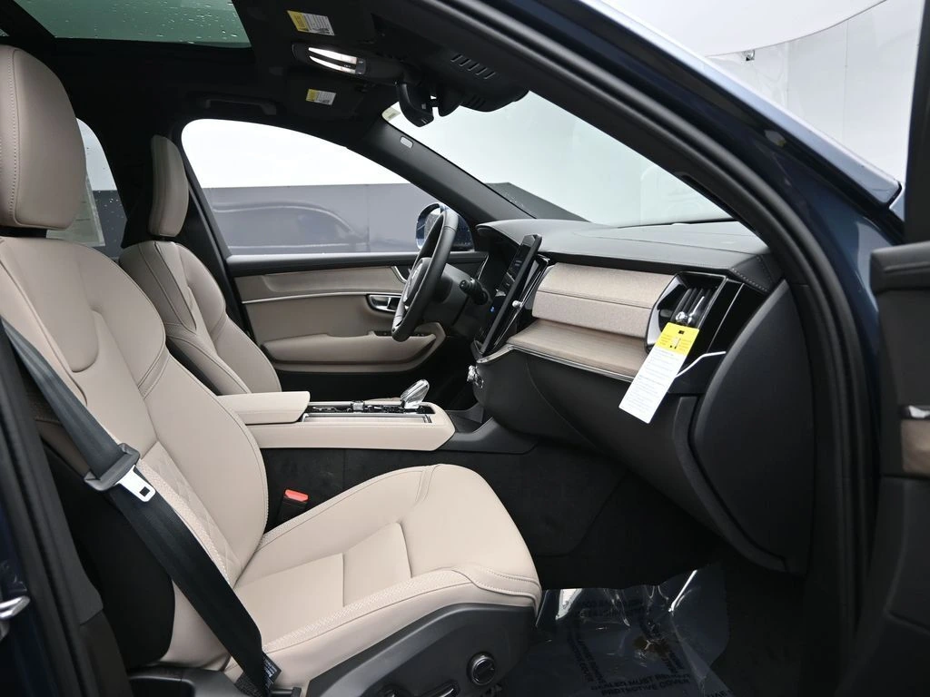 2026 Volvo - image 27