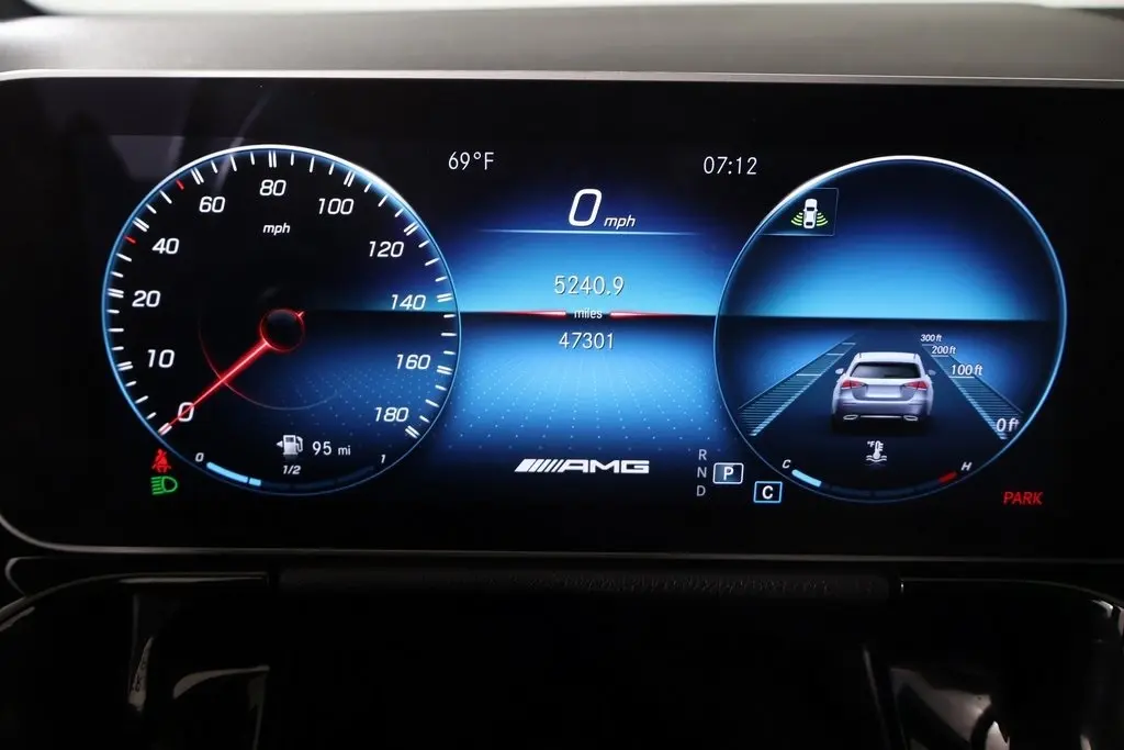 2021 Mercedes Benz GLA AMG 35 4MATIC photo 4