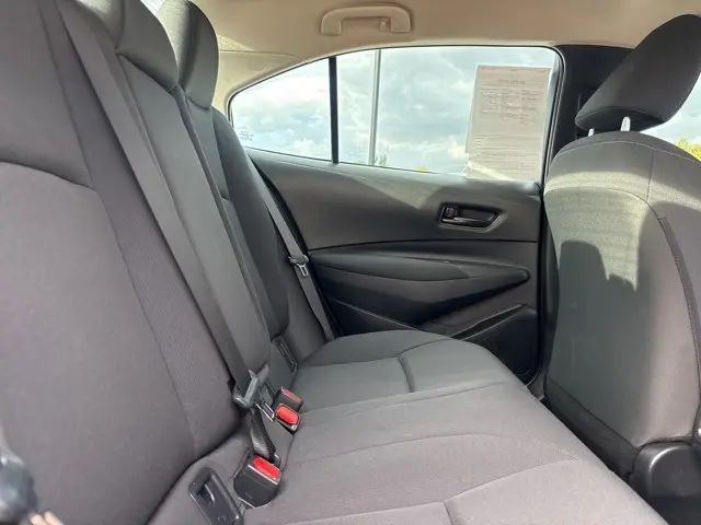 2023 Toyota Corolla LE photo 13