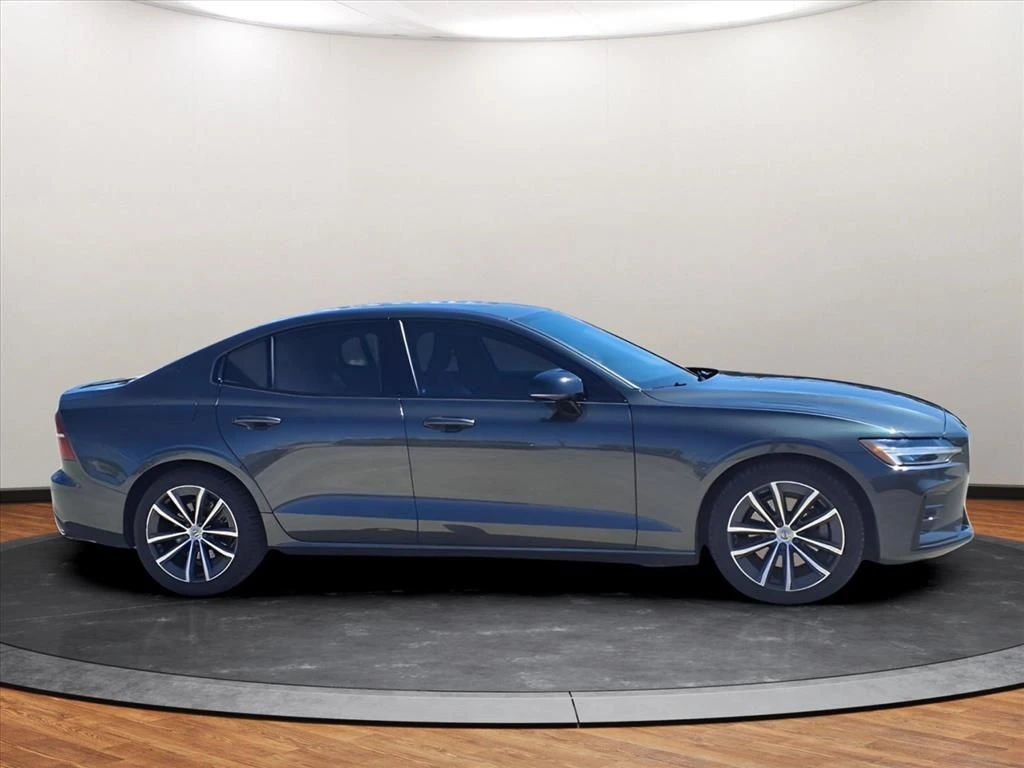 2021 Volvo - image 19