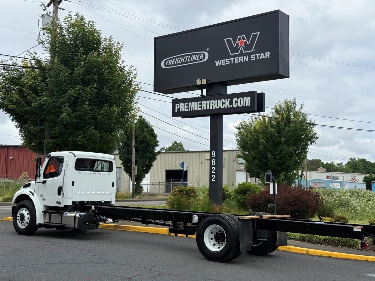 2027 Freightliner M2 106 — photo 5
