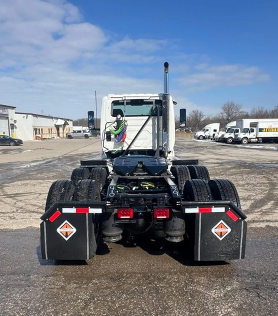 2025 International LT - image 5