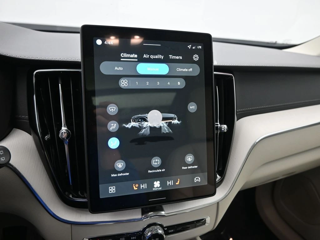 2026 Volvo - image 14