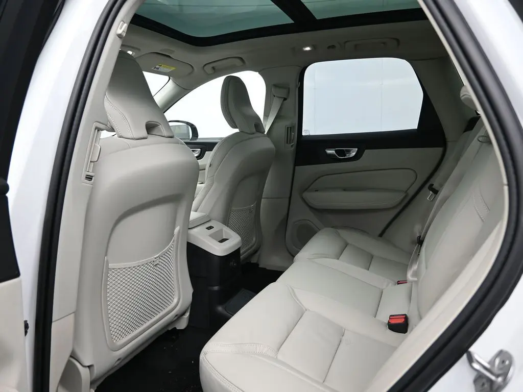 2026 Volvo - image 23