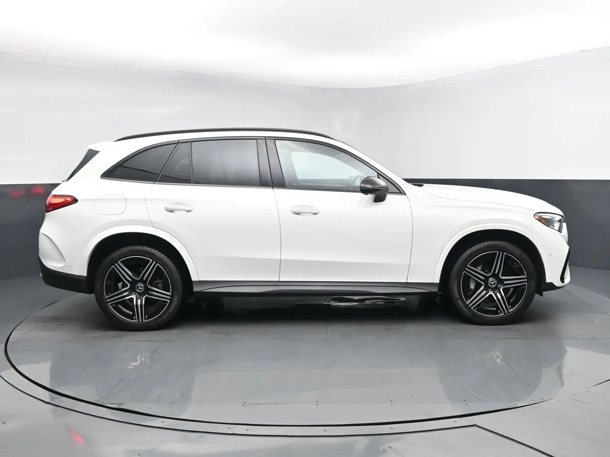 2023 Mercedes Benz GLC 300 4MATIC photo 3