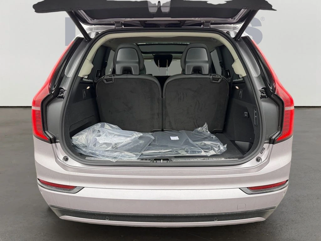 2026 Volvo - image 9