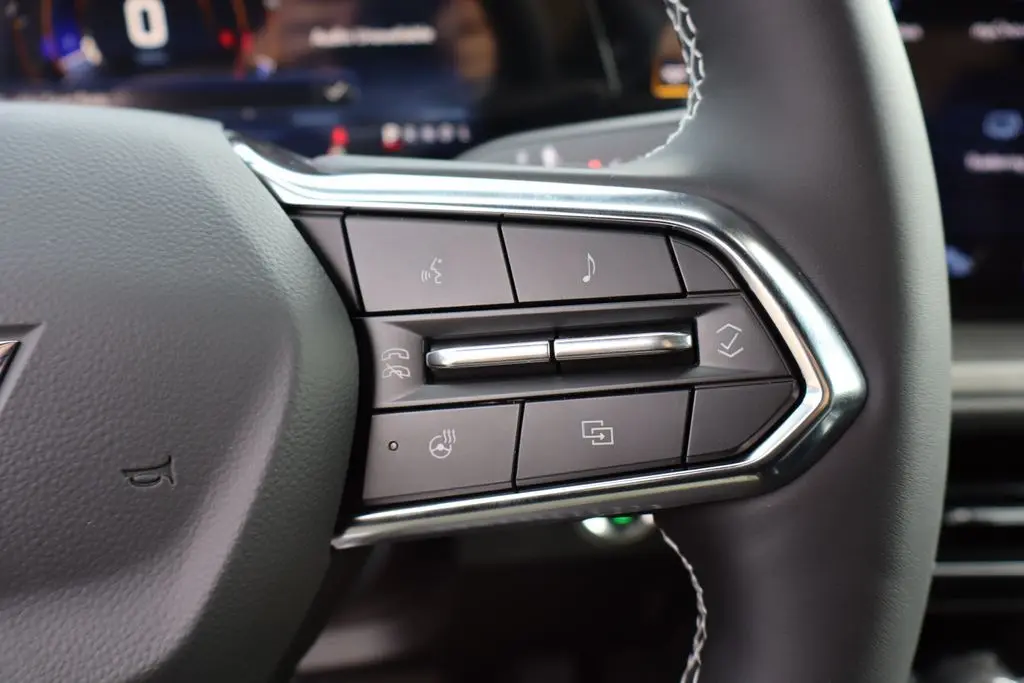 2026 Chevrolet Traverse 2LT photo 13