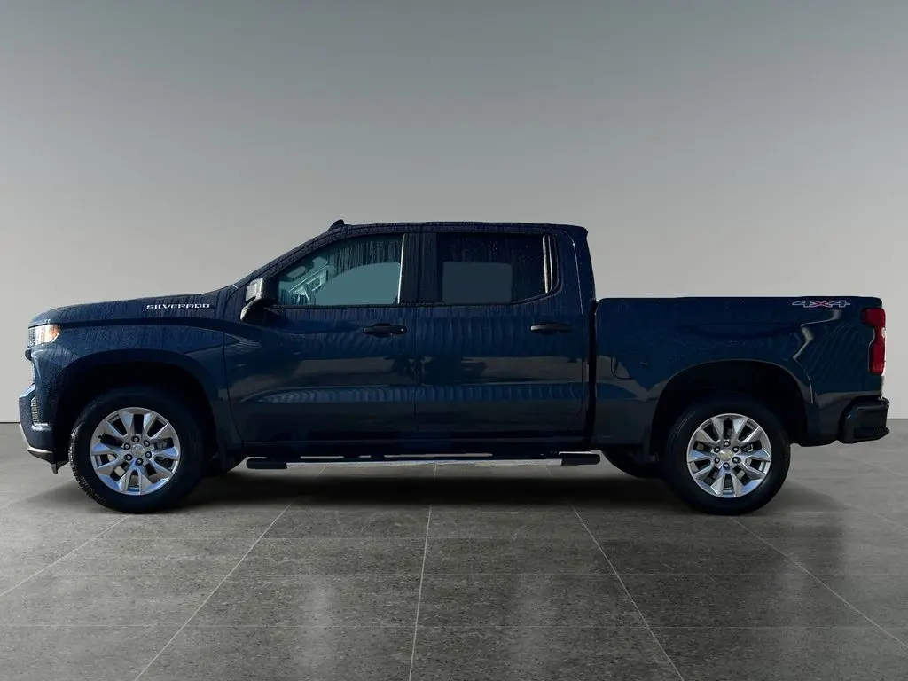 2020 Chevrolet Silverado 1500 Custom photo 2