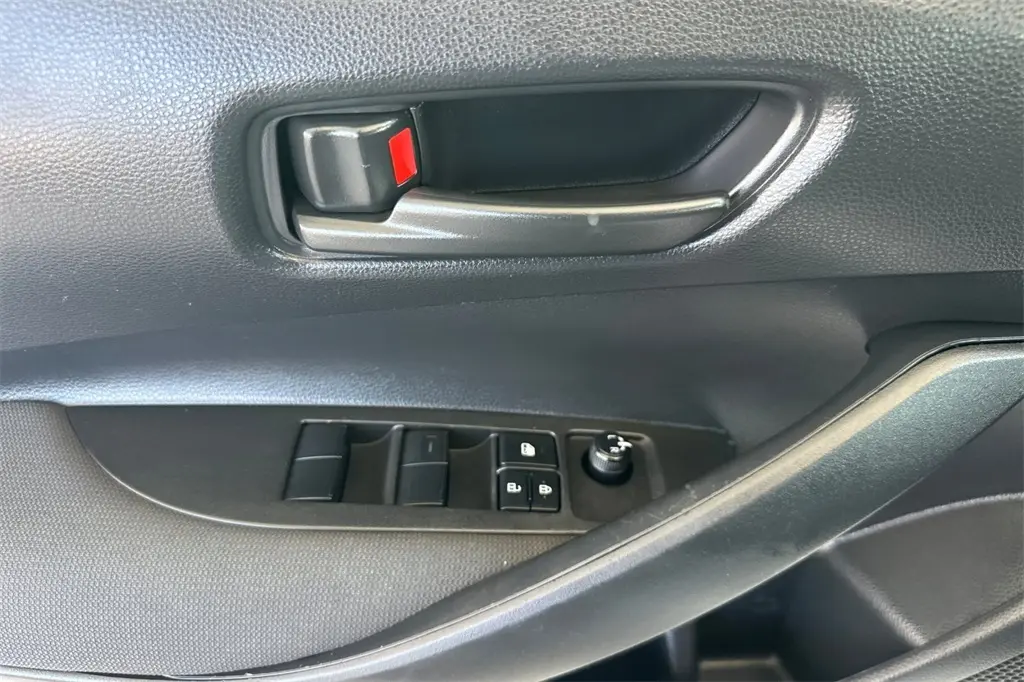 2023 Toyota Corolla LE photo 8