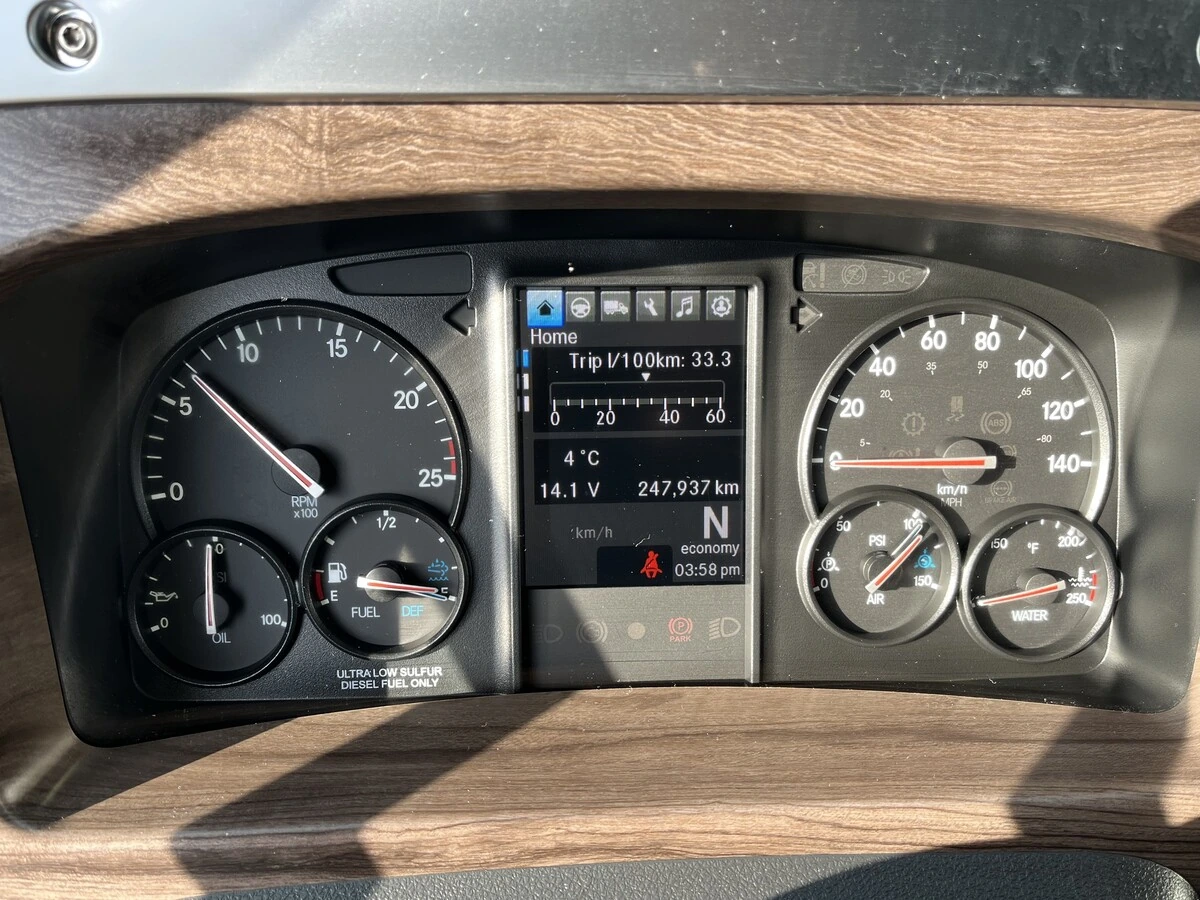 2025 Western Star — photo 18