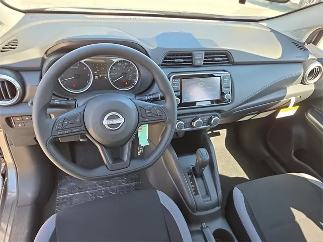 2025 Nissan Versa 1.6 S photo 13