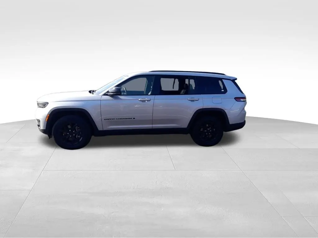 2024 Jeep Grand Cherokee Altitude photo 3