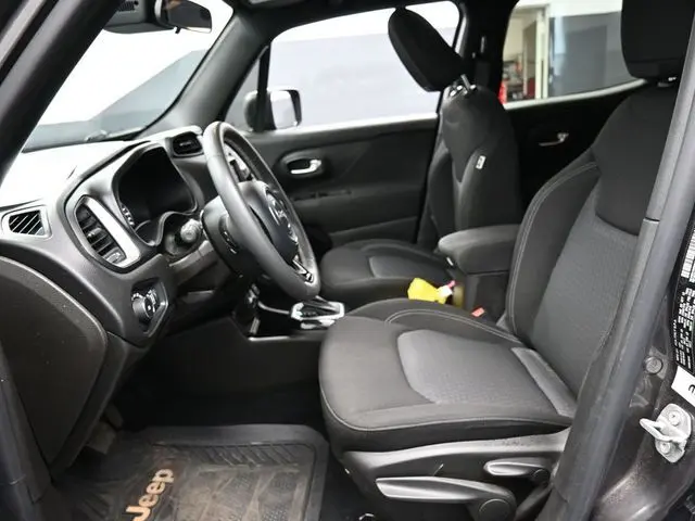 2021 Jeep Renegade Latitude photo 8