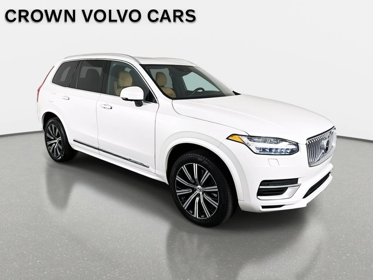 2022 Volvo - image 3