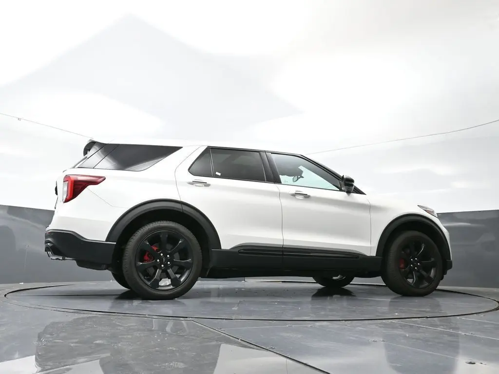 2021 Ford Explorer ST photo 35
