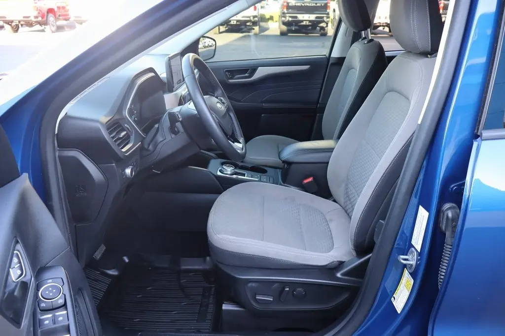 2022 Ford Escape SE photo 3