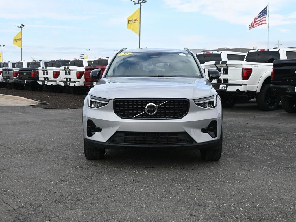 2024 Volvo - image 3