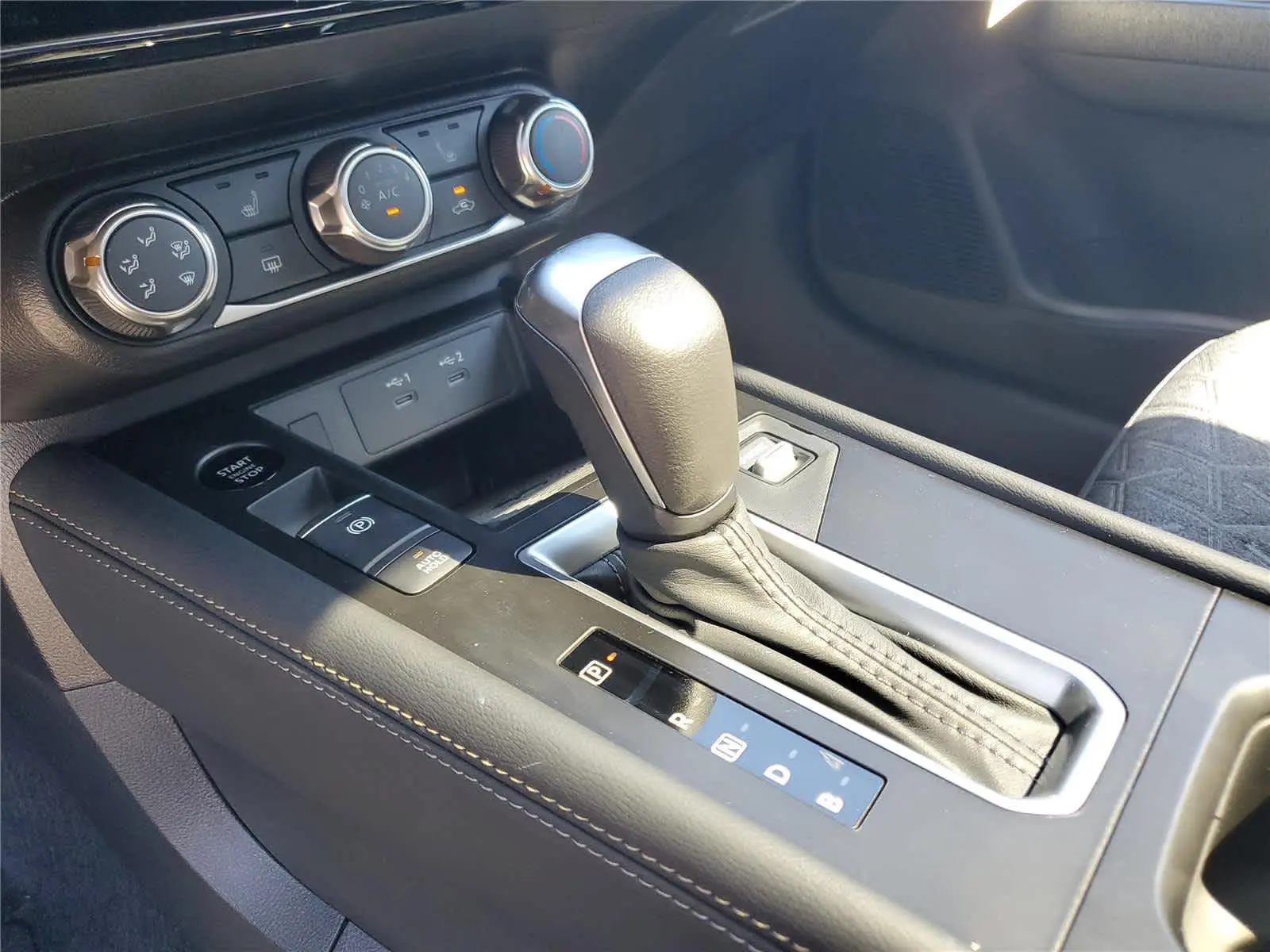 2025 Nissan Kicks SV photo 14