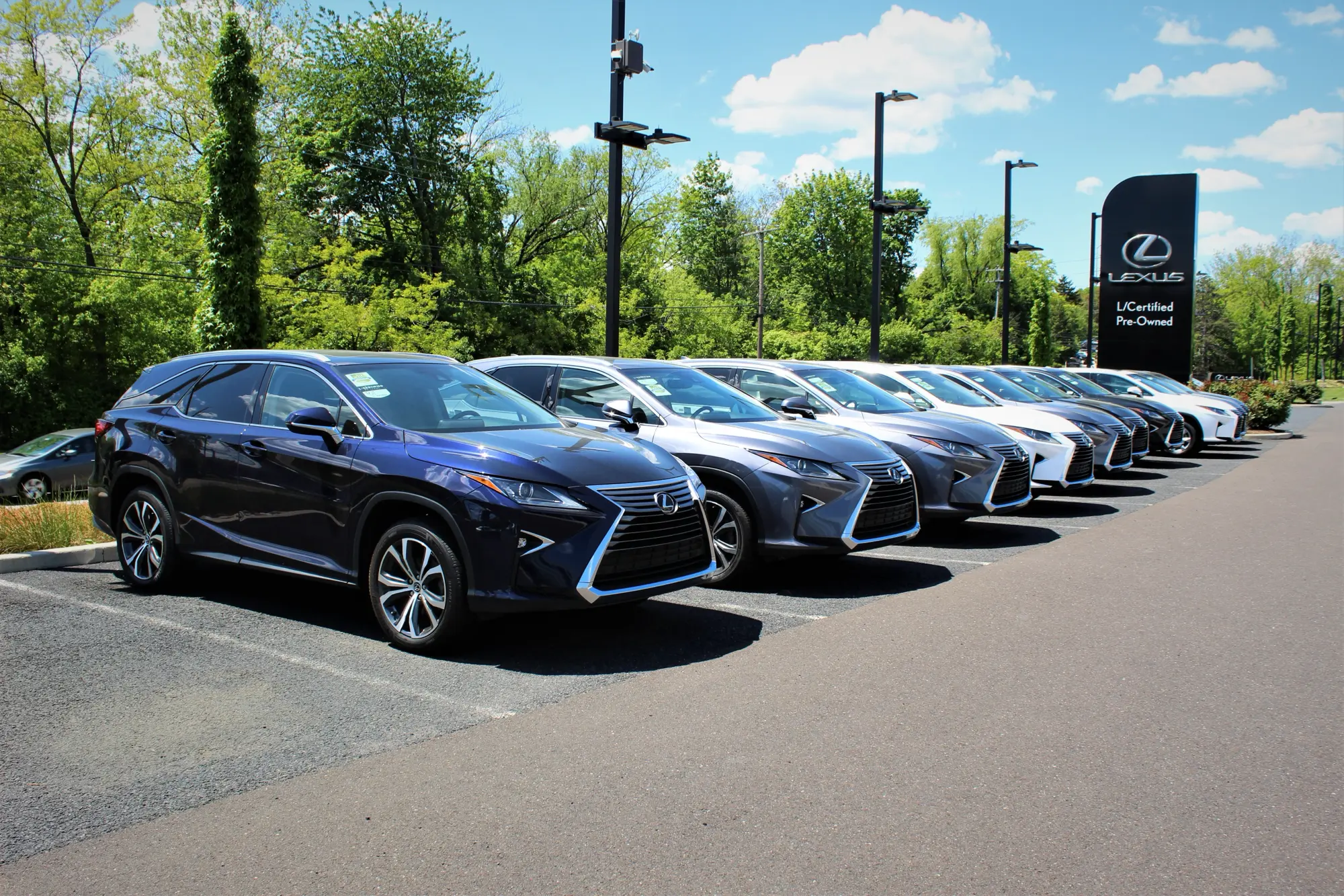 L/Certified Pre-Owned Lexus SUVs on Thompson Lexus Willow Grove's lot