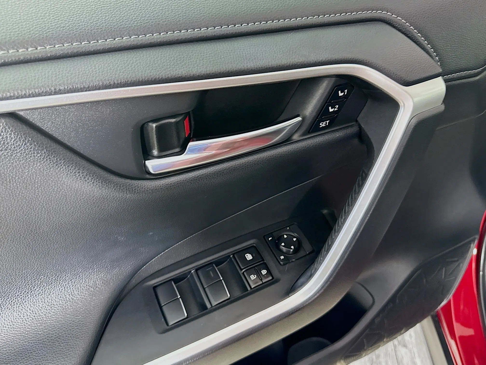 2020 Toyota RAV4 Limited photo 14