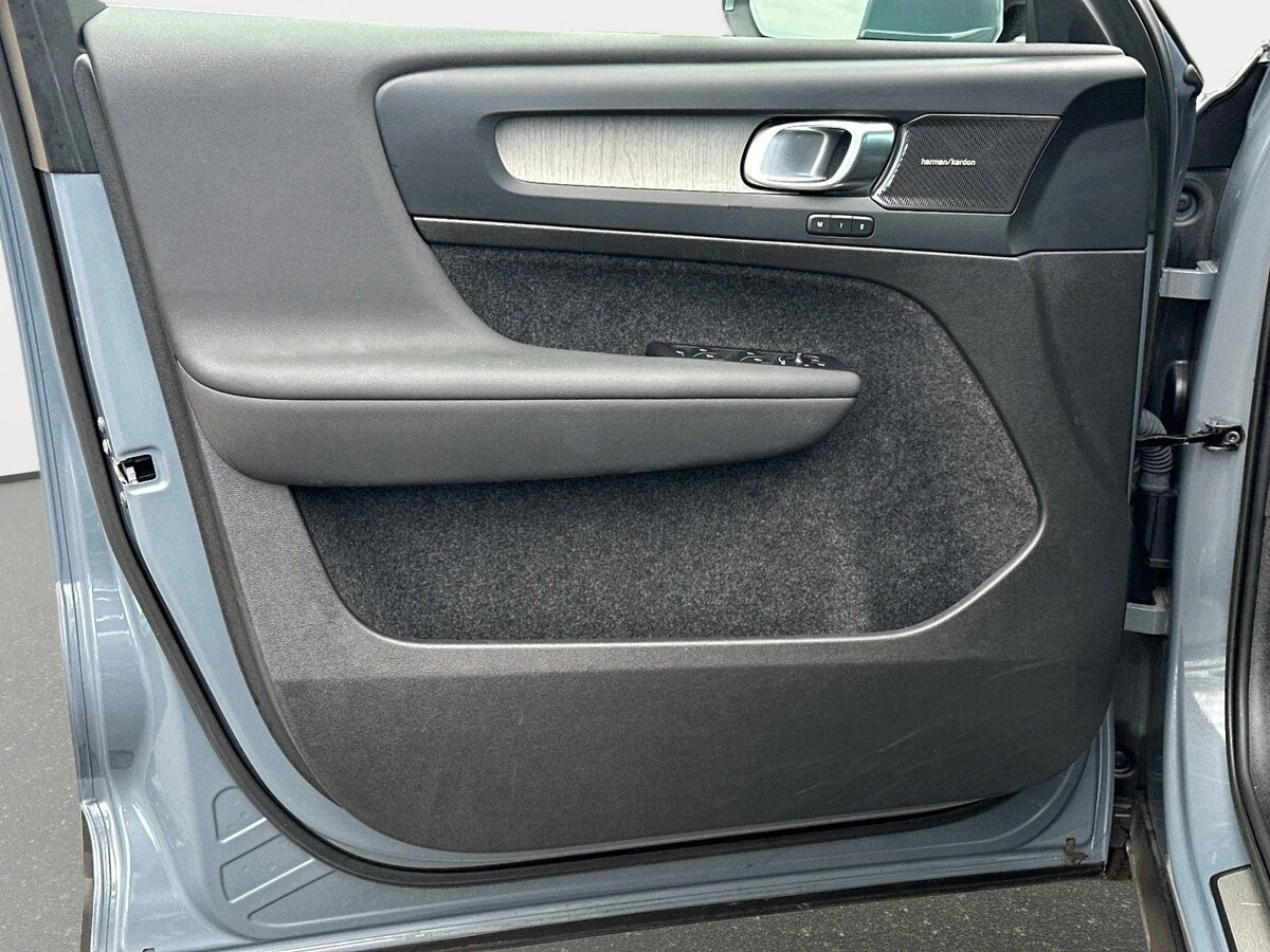 2023 Volvo - image 17