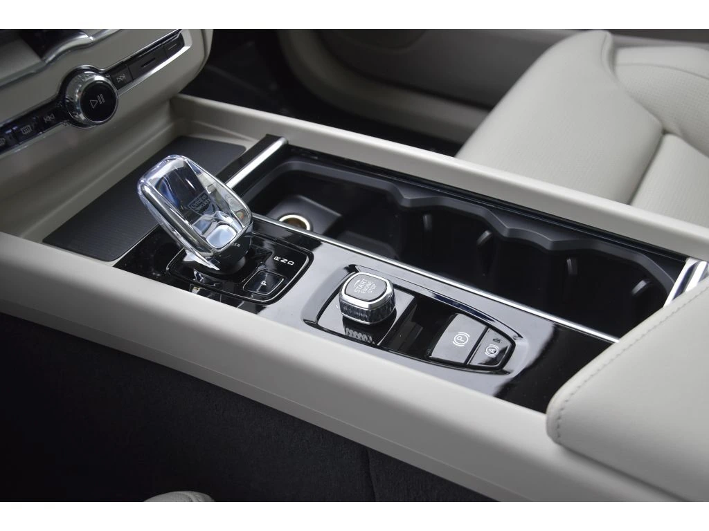 2026 Volvo - image 36