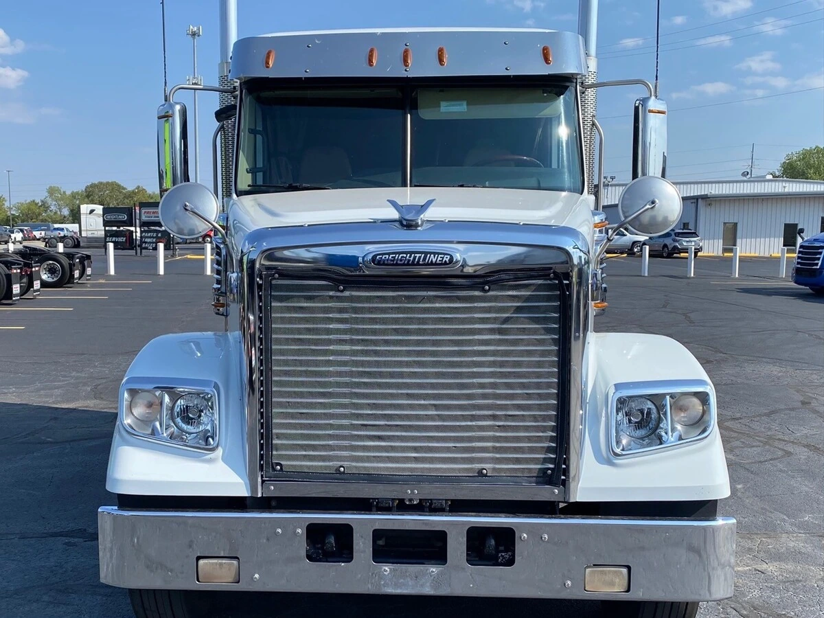 2023 Freightliner 122SD — photo 8