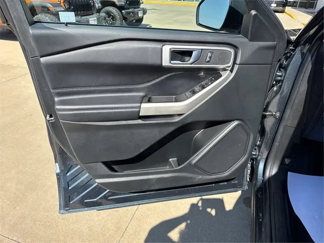 2022 Ford Explorer XLT photo 18