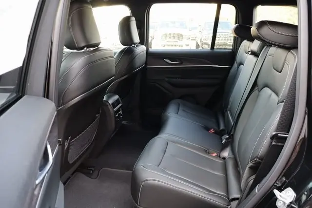 2025 Jeep Grand Cherokee Limited photo 31